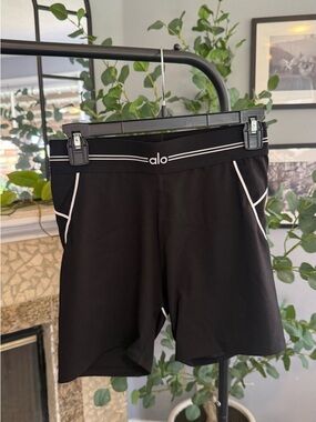 ALO Yoga Black Athletic Shorts with White Trim